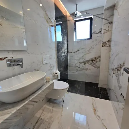 Selavi Hotel 3*