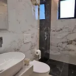 Selavi Hotel 3*