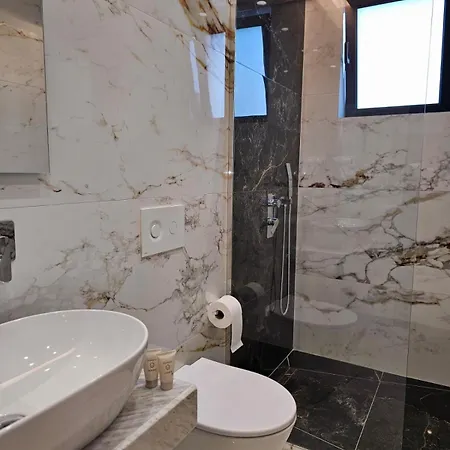 Selavi Hotel 4*